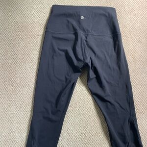 Like new Lululemon scalloped edge leggings in size 6